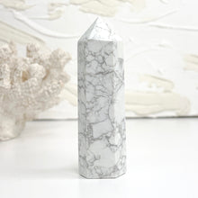 Load image into Gallery viewer, WHITE HOWLITE POINT
