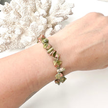 Load image into Gallery viewer, CRYSTAL CHIP BRACELET
