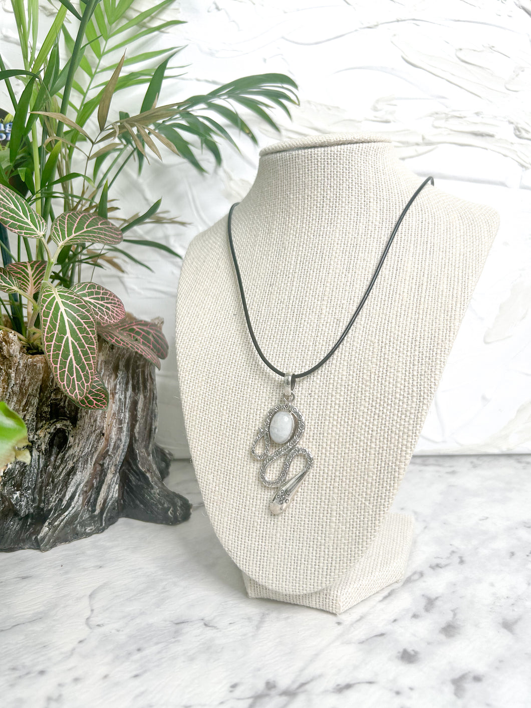 SNAKE PENDANT NECKLACE