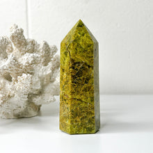 Load image into Gallery viewer, GREEN OPAL POINT
