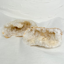Load image into Gallery viewer, CLEAR QUARTZ GEODE
