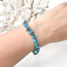 Load image into Gallery viewer, CRYSTAL CHIP BRACELET
