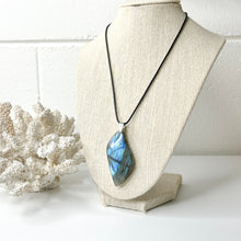 Load image into Gallery viewer, LABRADORITE PENDANT NECKLACE
