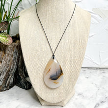 Load image into Gallery viewer, AGATE TEAR DROP PENDANT
