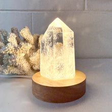 Load image into Gallery viewer, CLEAR QUARTZ POINT
