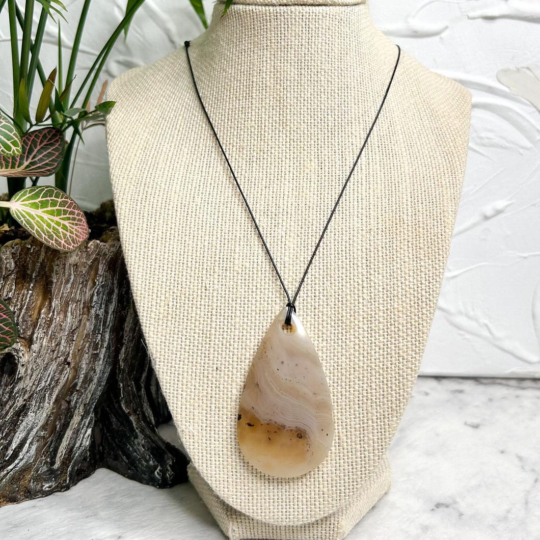 AGATE TEAR DROP PENDANT