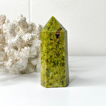 Load image into Gallery viewer, GREEN OPAL POINT
