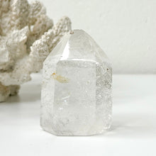 Load image into Gallery viewer, CLEAR QUARTZ POINT
