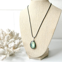 Load image into Gallery viewer, LABRADORITE PENDANT NECKLACE
