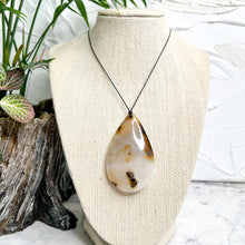 Load image into Gallery viewer, AGATE TEAR DROP PENDANT
