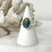 Load image into Gallery viewer, LABRADORITE RING
