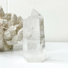 Load image into Gallery viewer, CLEAR QUARTZ POINT
