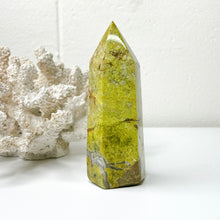 Load image into Gallery viewer, GREEN OPAL POINT
