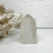 Load image into Gallery viewer, CLEAR QUARTZ POINT
