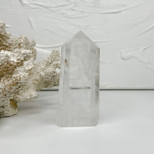 Load image into Gallery viewer, CLEAR QUARTZ POINT
