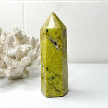 Load image into Gallery viewer, GREEN OPAL POINT
