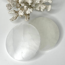 Load image into Gallery viewer, SELENITE CIRLCE CHARGING PLATE
