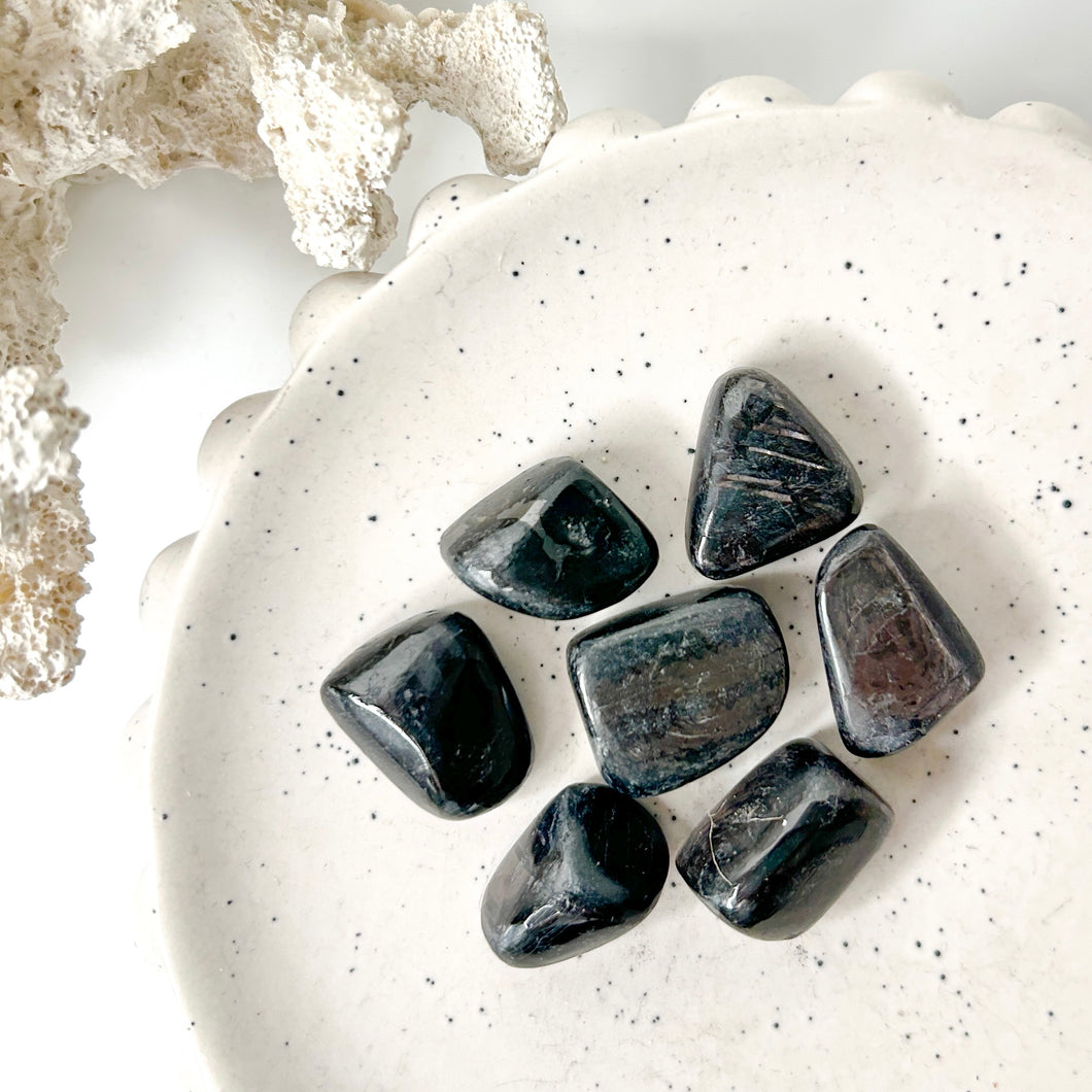 HYPERSTHENE TUMBLE STONE