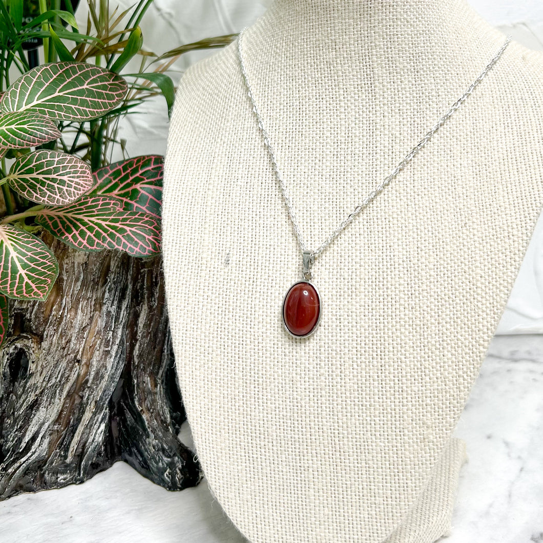 CARNELIAN PENDANT NECKLACE