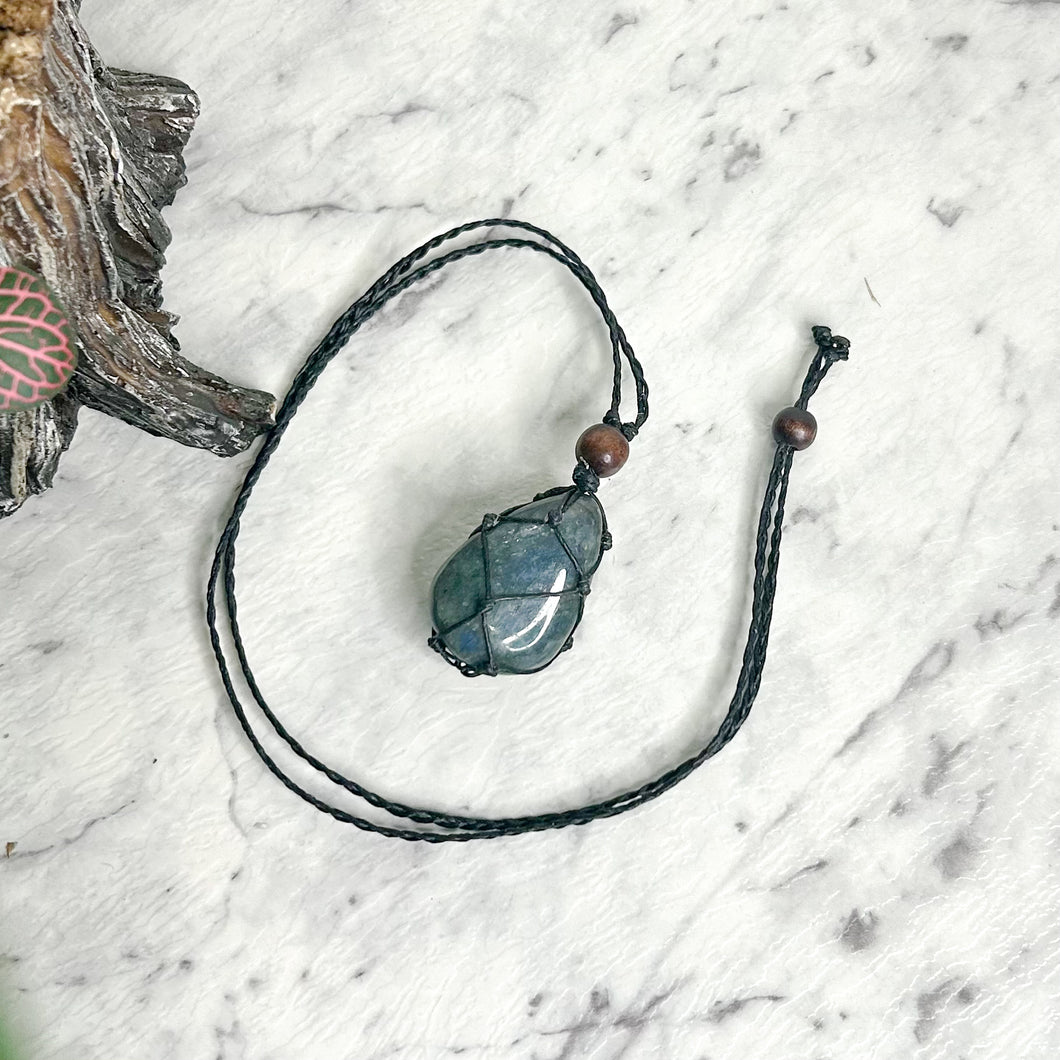 LABRADORITE MACRAME NECKLACE