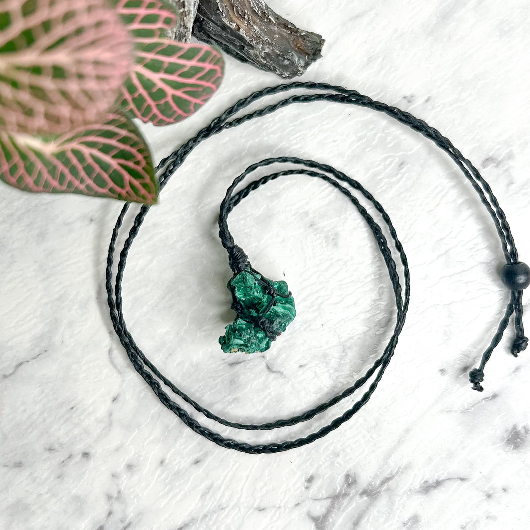 MALACHITE RAW MACRAME NECKLACE