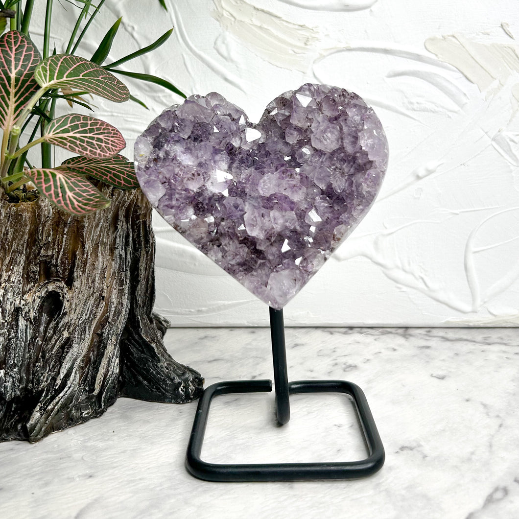 AMETHYST HEART ON STAND