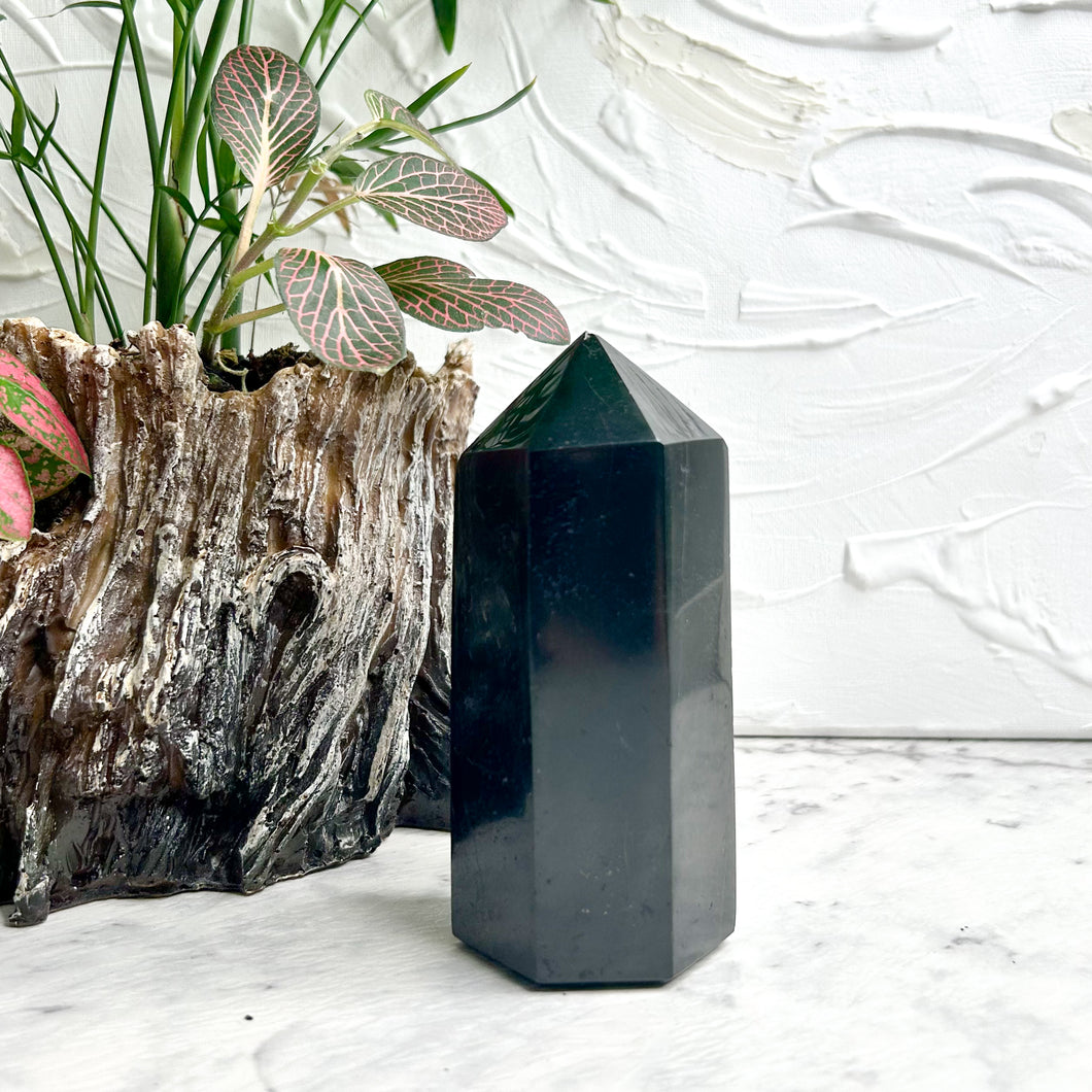 BLACK TOURMALINE POINT